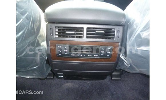 Buy Import Toyota Land Cruiser White Truck in Import - Dubai in Agadez Buy Import Toyota Land Cruiser White Truck in Import - Dubai in Agadez