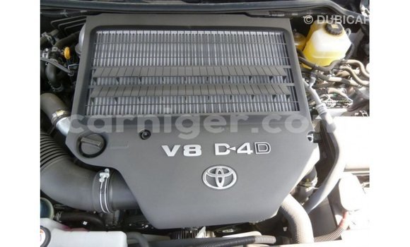 Buy Import Toyota Land Cruiser White Truck in Import - Dubai in Agadez Buy Import Toyota Land Cruiser White Truck in Import - Dubai in Agadez