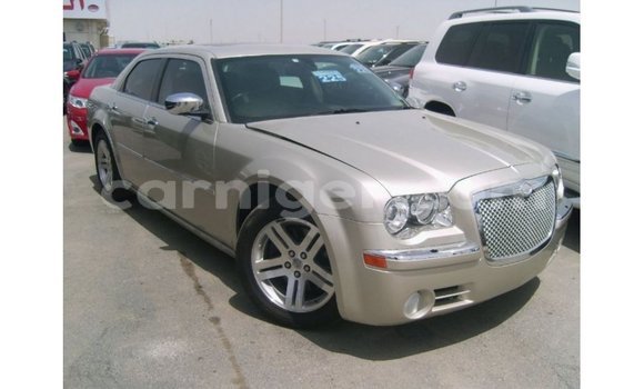 Buy Import Chrysler 300 Beige Car in Import - Dubai in Agadez