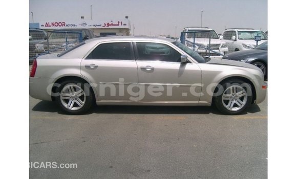 Sayi Imported Chrysler 300 Beige Mota in Import - Dubai a Agadez Sayi Imported Chrysler 300 Beige Mota in Import - Dubai a Agadez