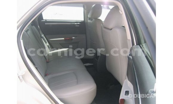Sayi Imported Chrysler 300 Beige Mota in Import - Dubai a Agadez Sayi Imported Chrysler 300 Beige Mota in Import - Dubai a Agadez