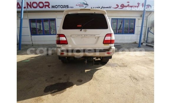Buy Import Toyota Land Cruiser White Truck in Import - Dubai in Agadez Buy Import Toyota Land Cruiser White Truck in Import - Dubai in Agadez