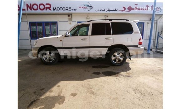 Buy Import Toyota Land Cruiser White Truck in Import - Dubai in Agadez Buy Import Toyota Land Cruiser White Truck in Import - Dubai in Agadez