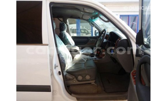 Buy Import Toyota Land Cruiser White Truck in Import - Dubai in Agadez Buy Import Toyota Land Cruiser White Truck in Import - Dubai in Agadez