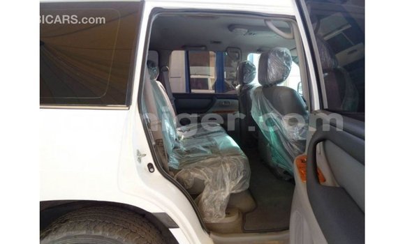 Buy Import Toyota Land Cruiser White Truck in Import - Dubai in Agadez Buy Import Toyota Land Cruiser White Truck in Import - Dubai in Agadez