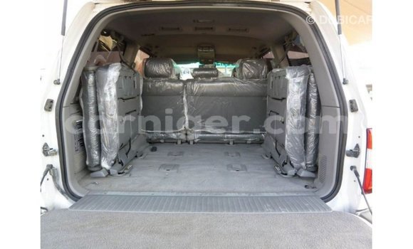 Buy Import Toyota Land Cruiser White Truck in Import - Dubai in Agadez Buy Import Toyota Land Cruiser White Truck in Import - Dubai in Agadez