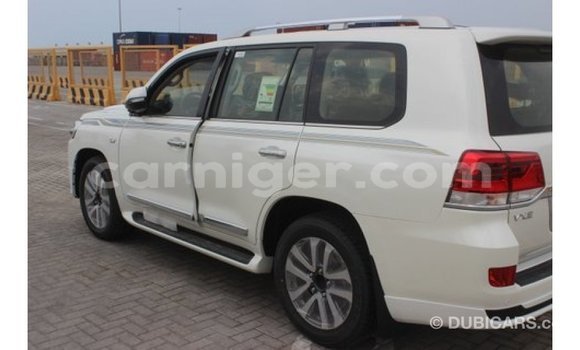 Buy Import Toyota Land Cruiser White Truck in Import - Dubai in Agadez Buy Import Toyota Land Cruiser White Truck in Import - Dubai in Agadez