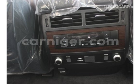 Buy Import Toyota Land Cruiser White Truck in Import - Dubai in Agadez Buy Import Toyota Land Cruiser White Truck in Import - Dubai in Agadez