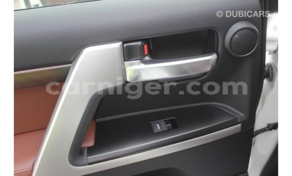 Buy Import Toyota Land Cruiser White Truck in Import - Dubai in Agadez Buy Import Toyota Land Cruiser White Truck in Import - Dubai in Agadez