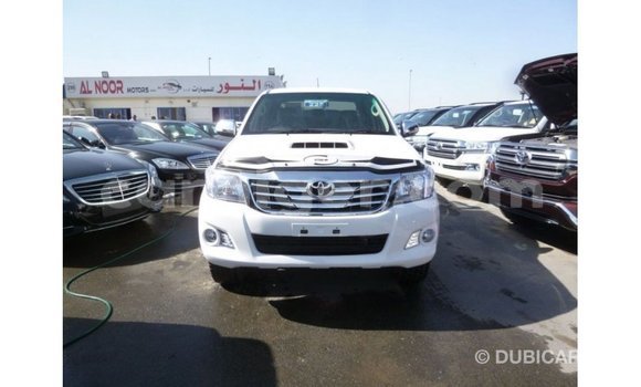 Buy Import Toyota Hilux White Car in Import - Dubai in Agadez Buy Import Toyota Hilux White Car in Import - Dubai in Agadez