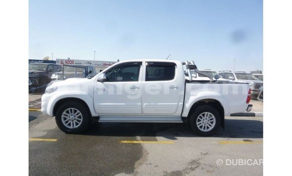 Buy Import Toyota Hilux White Car in Import - Dubai in Agadez Buy Import Toyota Hilux White Car in Import - Dubai in Agadez