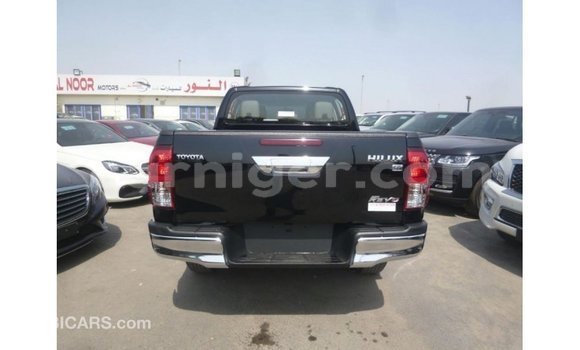 Acheter Import Voiture Toyota Hilux Noir à Import - Dubai, Agadez Acheter Import Voiture Toyota Hilux Noir à Import - Dubai, Agadez