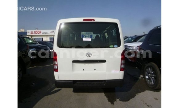 Acheter Import Voiture Toyota Hiace Blanc à Import - Dubai, Agadez Acheter Import Voiture Toyota Hiace Blanc à Import - Dubai, Agadez