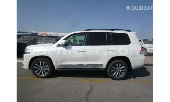 اشتري Imported Toyota Land Cruiser White شاحنة في Import - Dubai في أغاديز اشتري Imported Toyota Land Cruiser White شاحنة في Import - Dubai في أغاديز