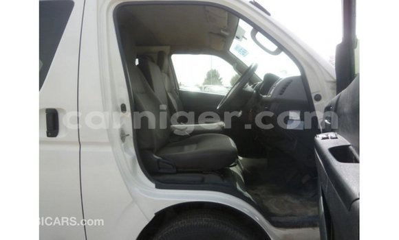 Sayi Imported Toyota Hiace White Mota in Import - Dubai a Agadez Sayi Imported Toyota Hiace White Mota in Import - Dubai a Agadez
