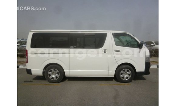 Sayi Imported Toyota Hiace White Mota in Import - Dubai a Agadez Sayi Imported Toyota Hiace White Mota in Import - Dubai a Agadez