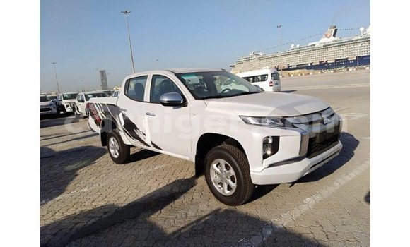 Buy Import Mitsubishi L200 White Car in Import - Dubai in Agadez Buy Import Mitsubishi L200 White Car in Import - Dubai in Agadez