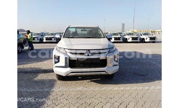 Buy Import Mitsubishi L200 White Car in Import - Dubai in Agadez Buy Import Mitsubishi L200 White Car in Import - Dubai in Agadez
