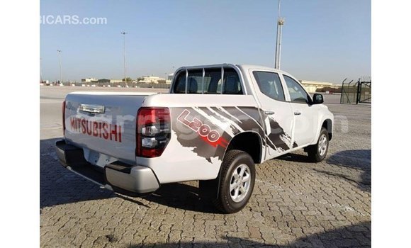 Buy Import Mitsubishi L200 White Car in Import - Dubai in Agadez Buy Import Mitsubishi L200 White Car in Import - Dubai in Agadez