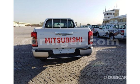 Buy Import Mitsubishi L200 White Car in Import - Dubai in Agadez Buy Import Mitsubishi L200 White Car in Import - Dubai in Agadez