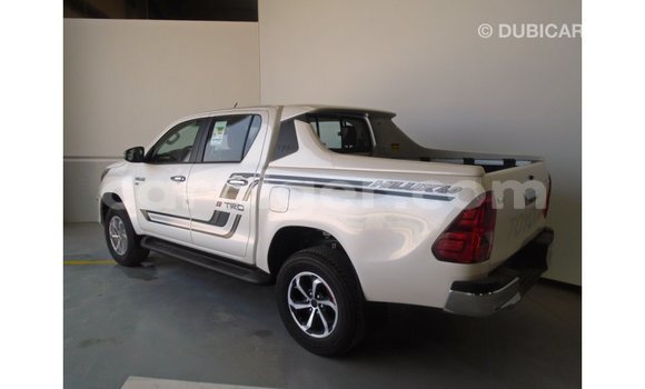 Buy Import Toyota Hilux White Car in Import - Dubai in Agadez Buy Import Toyota Hilux White Car in Import - Dubai in Agadez