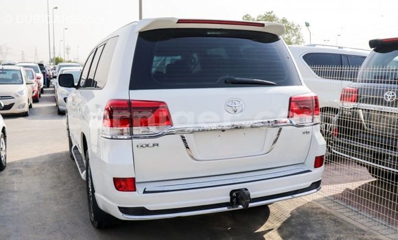 Sayi Imported Toyota Land Cruiser White Babbar mota in Import - Dubai a Agadez Sayi Imported Toyota Land Cruiser White Babbar mota in Import - Dubai a Agadez