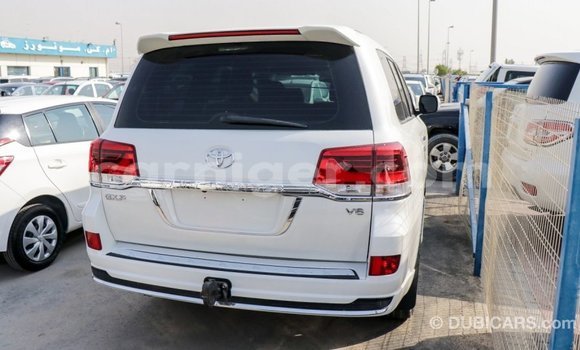 Sayi Imported Toyota Land Cruiser White Babbar mota in Import - Dubai a Agadez Sayi Imported Toyota Land Cruiser White Babbar mota in Import - Dubai a Agadez