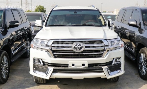 Buy Import Toyota Land Cruiser White Truck in Import - Dubai in Agadez Buy Import Toyota Land Cruiser White Truck in Import - Dubai in Agadez