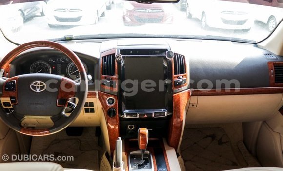 Buy Import Toyota Land Cruiser White Truck in Import - Dubai in Agadez Buy Import Toyota Land Cruiser White Truck in Import - Dubai in Agadez