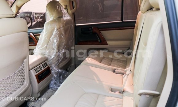 Buy Import Toyota Land Cruiser White Truck in Import - Dubai in Agadez Buy Import Toyota Land Cruiser White Truck in Import - Dubai in Agadez