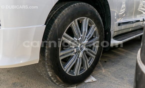 Buy Import Toyota Land Cruiser White Truck in Import - Dubai in Agadez Buy Import Toyota Land Cruiser White Truck in Import - Dubai in Agadez