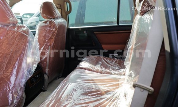 Buy Import Toyota Land Cruiser Black Truck in Import - Dubai in Agadez Buy Import Toyota Land Cruiser Black Truck in Import - Dubai in Agadez