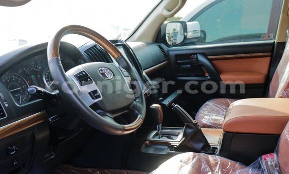 Buy Import Toyota Land Cruiser Black Truck in Import - Dubai in Agadez Buy Import Toyota Land Cruiser Black Truck in Import - Dubai in Agadez