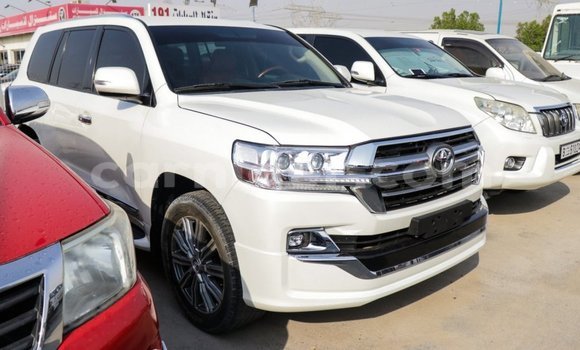 Sayi Imported Toyota Land Cruiser White Babbar mota in Import - Dubai a Agadez Sayi Imported Toyota Land Cruiser White Babbar mota in Import - Dubai a Agadez