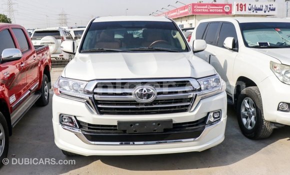 Sayi Imported Toyota Land Cruiser White Babbar mota in Import - Dubai a Agadez Sayi Imported Toyota Land Cruiser White Babbar mota in Import - Dubai a Agadez