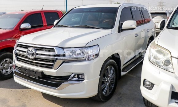 Sayi Imported Toyota Land Cruiser White Babbar mota in Import - Dubai a Agadez Sayi Imported Toyota Land Cruiser White Babbar mota in Import - Dubai a Agadez
