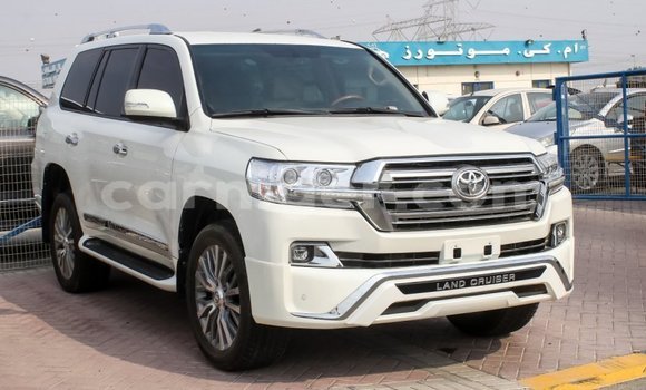 Buy Import Toyota Land Cruiser White Truck in Import - Dubai in Agadez Buy Import Toyota Land Cruiser White Truck in Import - Dubai in Agadez