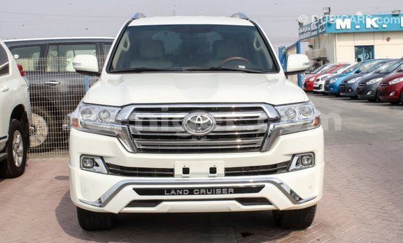 Buy Import Toyota Land Cruiser White Truck in Import - Dubai in Agadez Buy Import Toyota Land Cruiser White Truck in Import - Dubai in Agadez