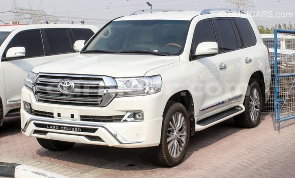 Buy Import Toyota Land Cruiser White Truck in Import - Dubai in Agadez Buy Import Toyota Land Cruiser White Truck in Import - Dubai in Agadez