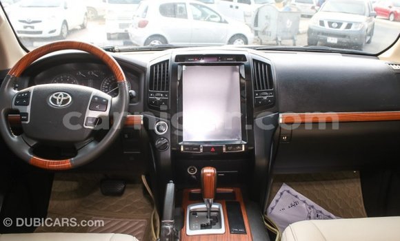 Buy Import Toyota Land Cruiser White Truck in Import - Dubai in Agadez Buy Import Toyota Land Cruiser White Truck in Import - Dubai in Agadez