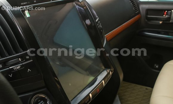 Buy Import Toyota Land Cruiser White Truck in Import - Dubai in Agadez Buy Import Toyota Land Cruiser White Truck in Import - Dubai in Agadez