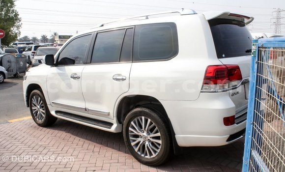 Buy Import Toyota Land Cruiser White Truck in Import - Dubai in Agadez Buy Import Toyota Land Cruiser White Truck in Import - Dubai in Agadez