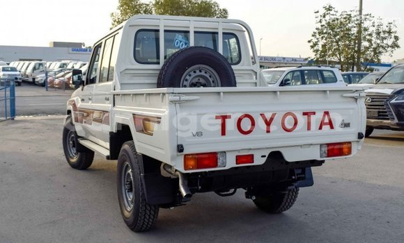 Buy Import Toyota Land Cruiser White Truck in Import - Dubai in Agadez Buy Import Toyota Land Cruiser White Truck in Import - Dubai in Agadez