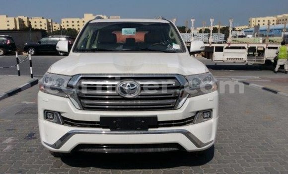 Buy Import Toyota Land Cruiser White Truck in Import - Dubai in Agadez Buy Import Toyota Land Cruiser White Truck in Import - Dubai in Agadez