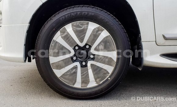 Buy Import Toyota Land Cruiser White Truck in Import - Dubai in Agadez Buy Import Toyota Land Cruiser White Truck in Import - Dubai in Agadez