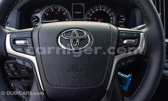 Buy Import Toyota Land Cruiser White Truck in Import - Dubai in Agadez Buy Import Toyota Land Cruiser White Truck in Import - Dubai in Agadez