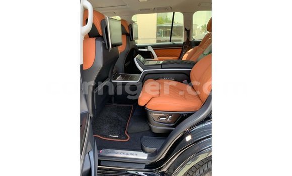 Buy Import Toyota Land Cruiser Black Truck in Import - Dubai in Agadez Buy Import Toyota Land Cruiser Black Truck in Import - Dubai in Agadez