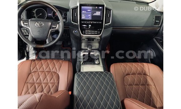 Buy Import Toyota Land Cruiser Black Truck in Import - Dubai in Agadez Buy Import Toyota Land Cruiser Black Truck in Import - Dubai in Agadez