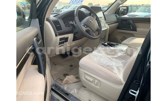 Buy Import Toyota Land Cruiser Black Truck in Import - Dubai in Agadez Buy Import Toyota Land Cruiser Black Truck in Import - Dubai in Agadez