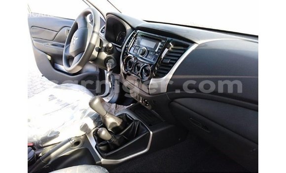 Buy Import Mitsubishi L200 White Car in Import - Dubai in Agadez Buy Import Mitsubishi L200 White Car in Import - Dubai in Agadez